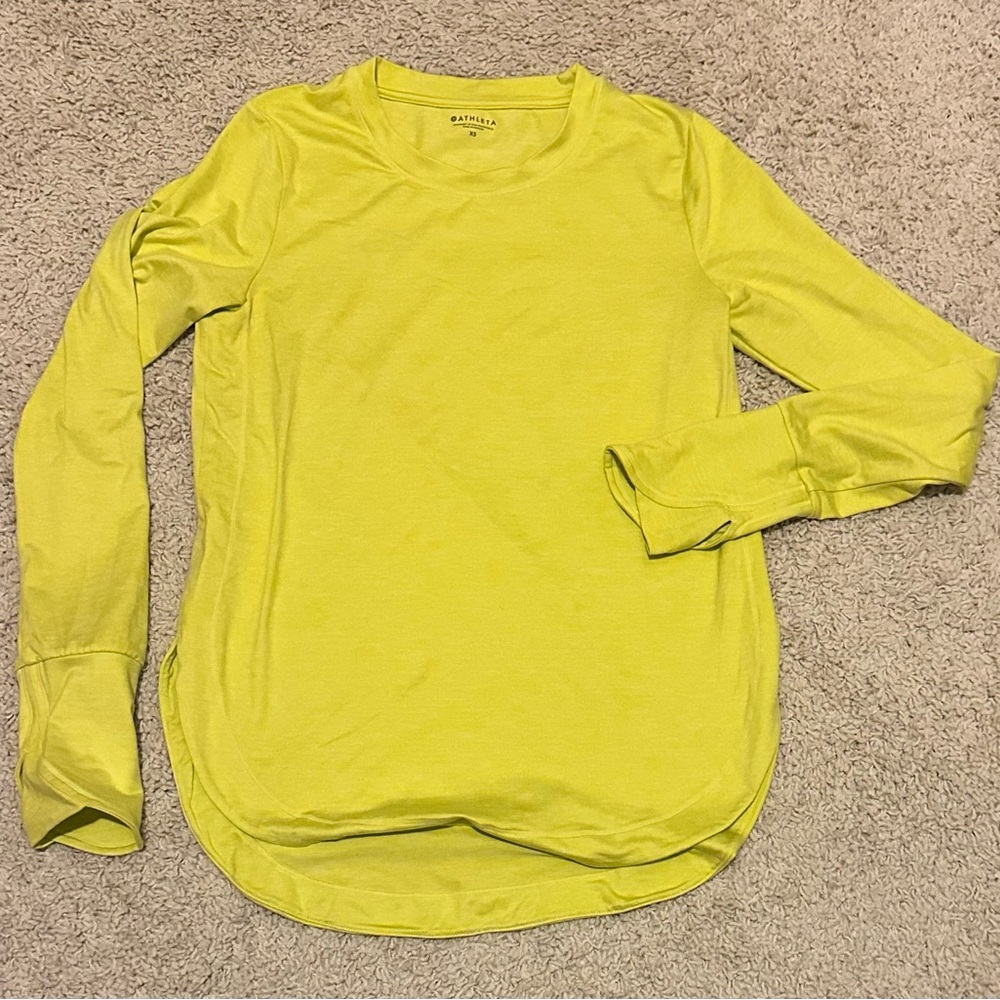XS Athleta top w/ thumbholes